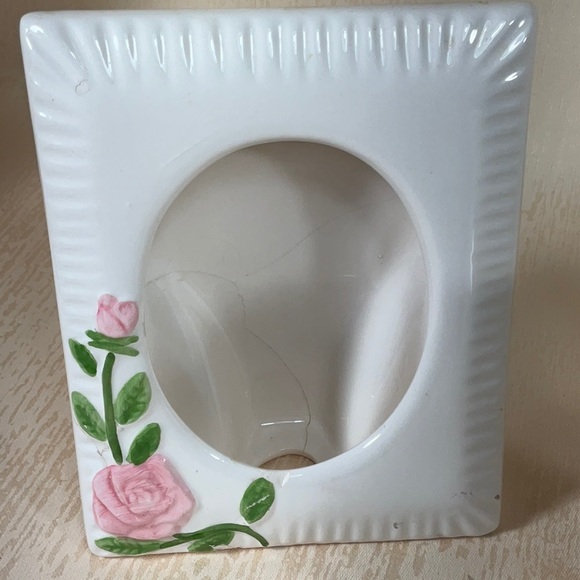 Vintage Floral Ceramic Vase and Frames Butterflies and Flowers - Picture 9 of 16